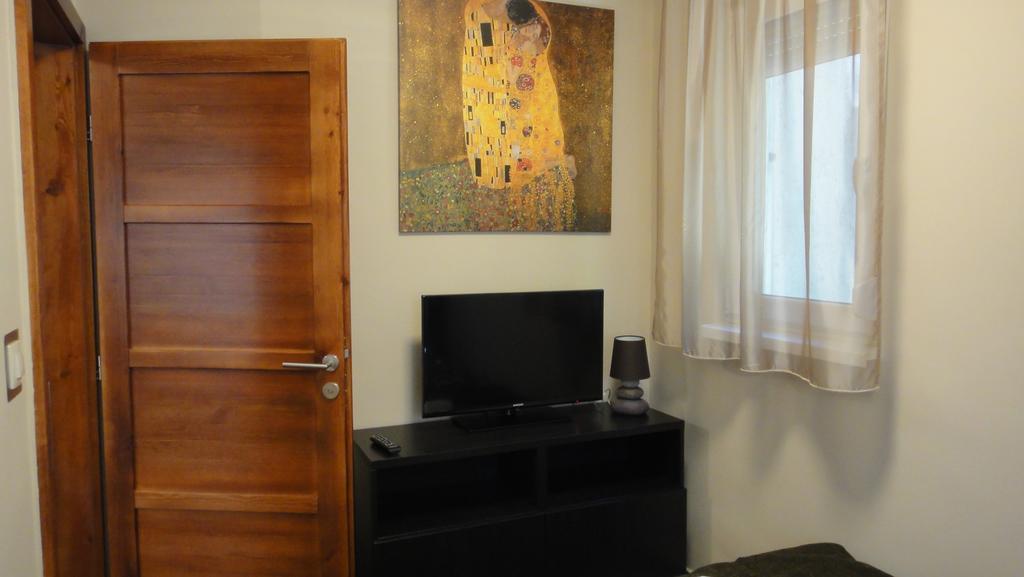Mgtels Apartman - With Private Parking Budapest Exterior photo