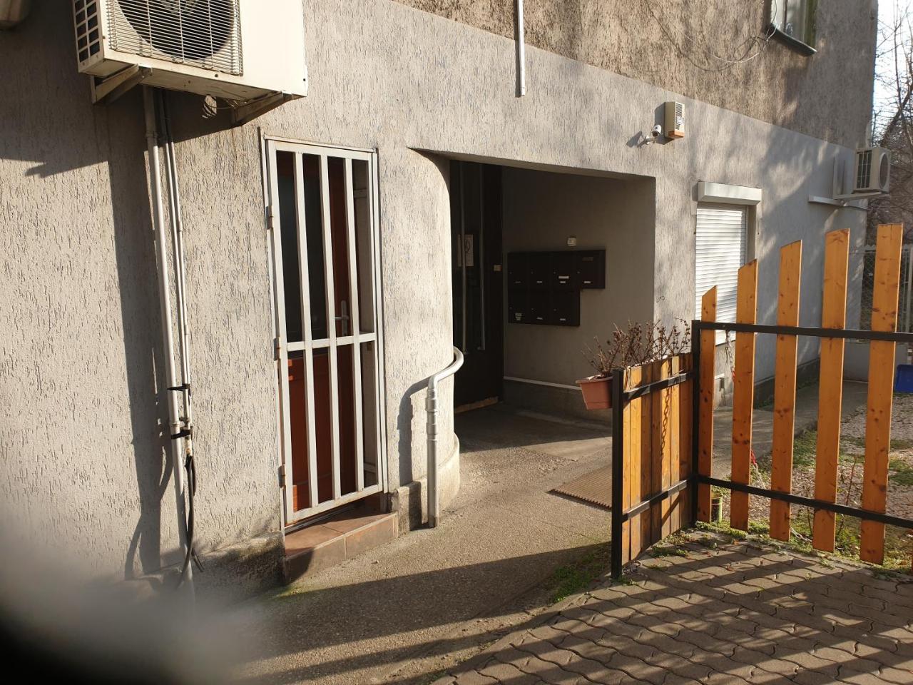 Mgtels Apartman - With Private Parking Budapest Exterior photo